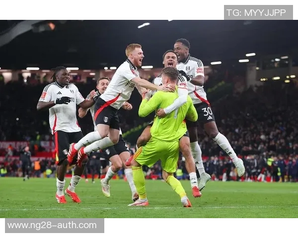 世界杯惊现冷门巴黎圣日耳曼与曼联战平点球大战引发全场狂欢